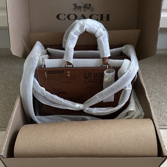 SOLD COACH x PEANUTS LTD HAZELNUT NEWSPRINT SNOOPY ROGUE - Picture 2 of 6